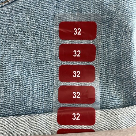 Levi’s Mid-Length Shorts Hypersoft Light Washed NWT SZ 14 32 W - Picture 8 of 13